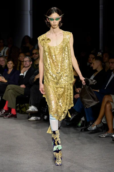 Look 18